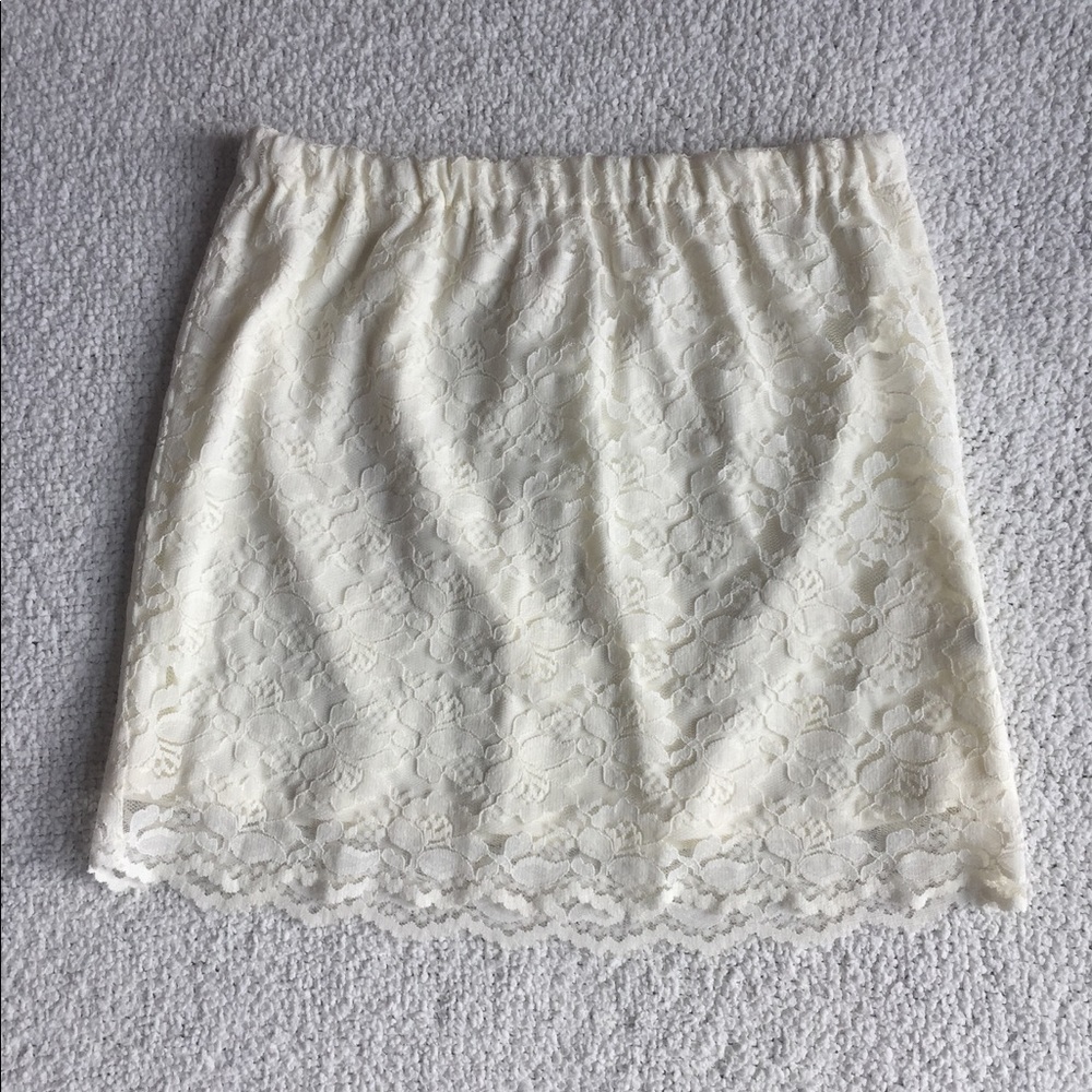 *SOLD* Xhilaration | White Floral Lace Skirt
